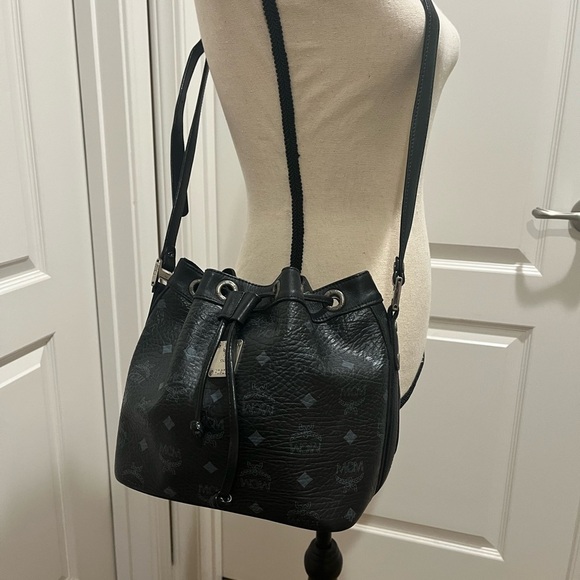 MCM BLACK VISETOS DRAWSTRING BUCKET BAG - Picture 11 of 13